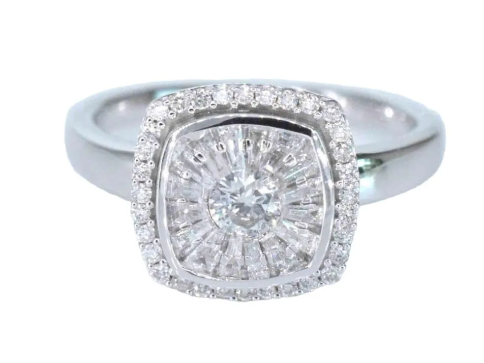 Bague entourage en or blanc avec diamants