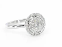 Bague entourage en or blanc avec diamants