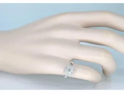 Bague entourage en or blanc avec diamants