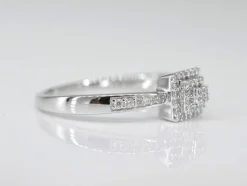 Bague entourage en or blanc avec diamants