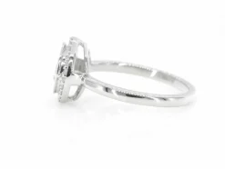 Bague entourage en or blanc avec diamants
