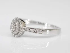 Bague entourage en or blanc avec diamants