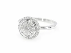 Bague entourage en or blanc avec diamants