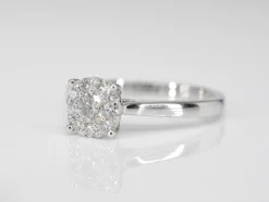 Bague entourage en or blanc avec diamants