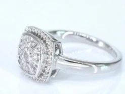 Bague entourage en or blanc avec diamants