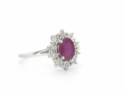 Bague entourage en or blanc avec rubis et diamants