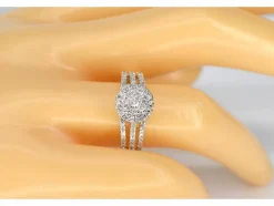 Bague entourage en or jaune avec diamants