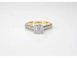 Bague entourage en or jaune avec diamants