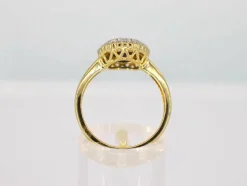 Bague entourage en or jaune avec diamants et saphir