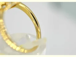 Bague entourage en or jaune avec diamants