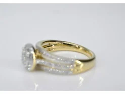 Bague entourage en or jaune avec diamants