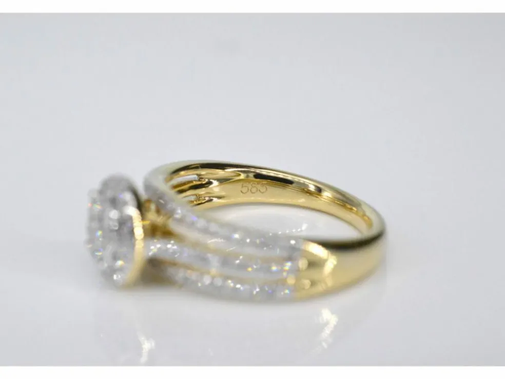Bague entourage en or jaune avec diamants