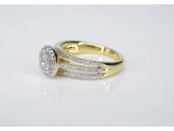 Bague entourage en or jaune avec diamants