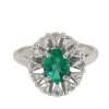Bague entourage or blanc, émeraude ovale et diamants
