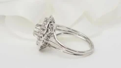Bague entourage or blanc diamants