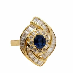 Bague entourage or jaune, saphir et diamants baguettes