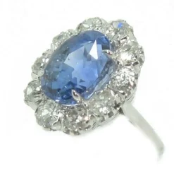 Bague entourage Saphir de Ceylan ovale et diamant