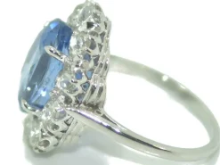 Bague entourage Saphir de Ceylan ovale et diamant