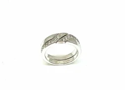 Bague entrelacée en or blanc, et diamants