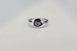 Bague entrelacée Iolite