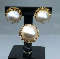 Bague et boucles d’oreilles or jaune et perles mabé