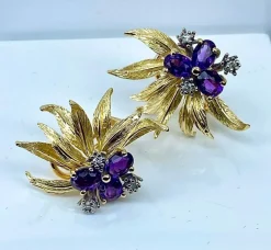 Bague et boucles d’oreilles en or 18 carats, améthystes et diamants