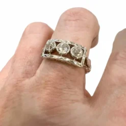Bague et boucles d'oreilles en or 18 carats serties de diamants anciens