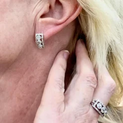 Bague et boucles d'oreilles en or 18 carats serties de diamants anciens