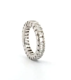 Bague exclusive en or blanc avec diamants taille baguette