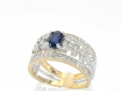 Bague exclusive en or sertie de diamants et d'un saphir
