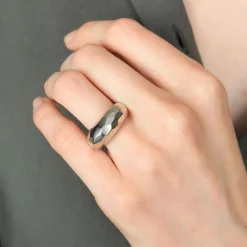 BAGUE "FACETTE" OR BLANC