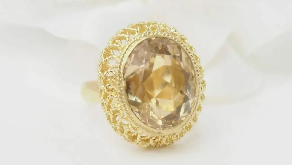 Bague filigranée en or jaune et citrine facettée