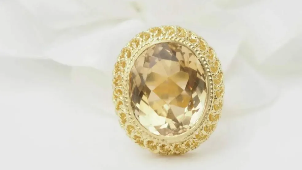 Bague filigranée en or jaune et citrine facettée