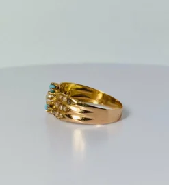 Bague fin XIXè en or rose avec turquoise et perles de rocaille