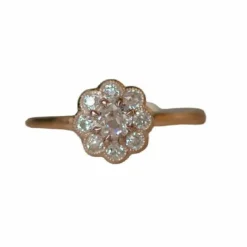 Bague fleur ancienne en or jaune, diamants