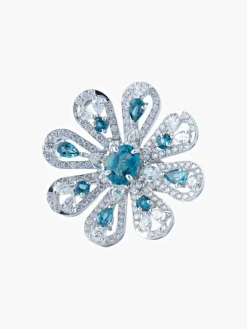 Bague fleur diamants, topazes, or blanc