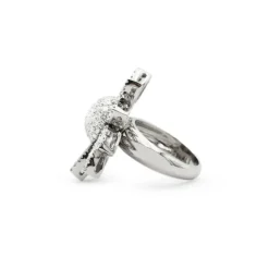 Bague fleur en or blanc avec diamants de 2,1 carats