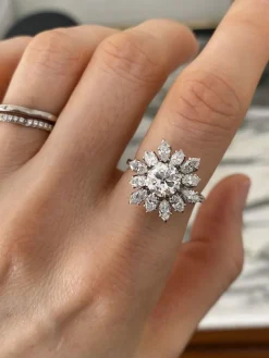 Bague fleur en or blanc et diamants 2.80 Ct