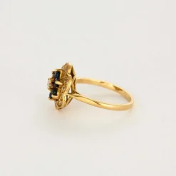 Bague fleur en or jaune, saphir et diamants