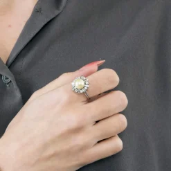 Bague fleur en platine, perle et diamants