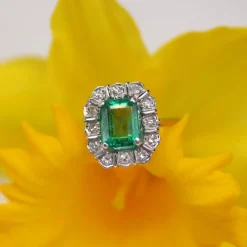 Bague fleur émeraude et diamants