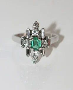 Bague Fleur Moderniste émeraude