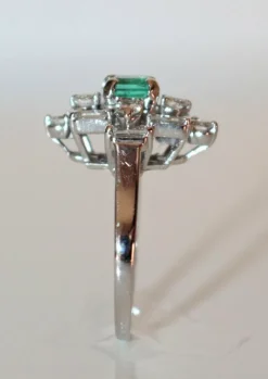 Bague Fleur Moderniste émeraude