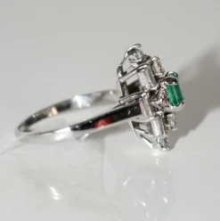 Bague Fleur Moderniste émeraude