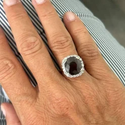 Bague fleur or blanc avec grenat et diamants