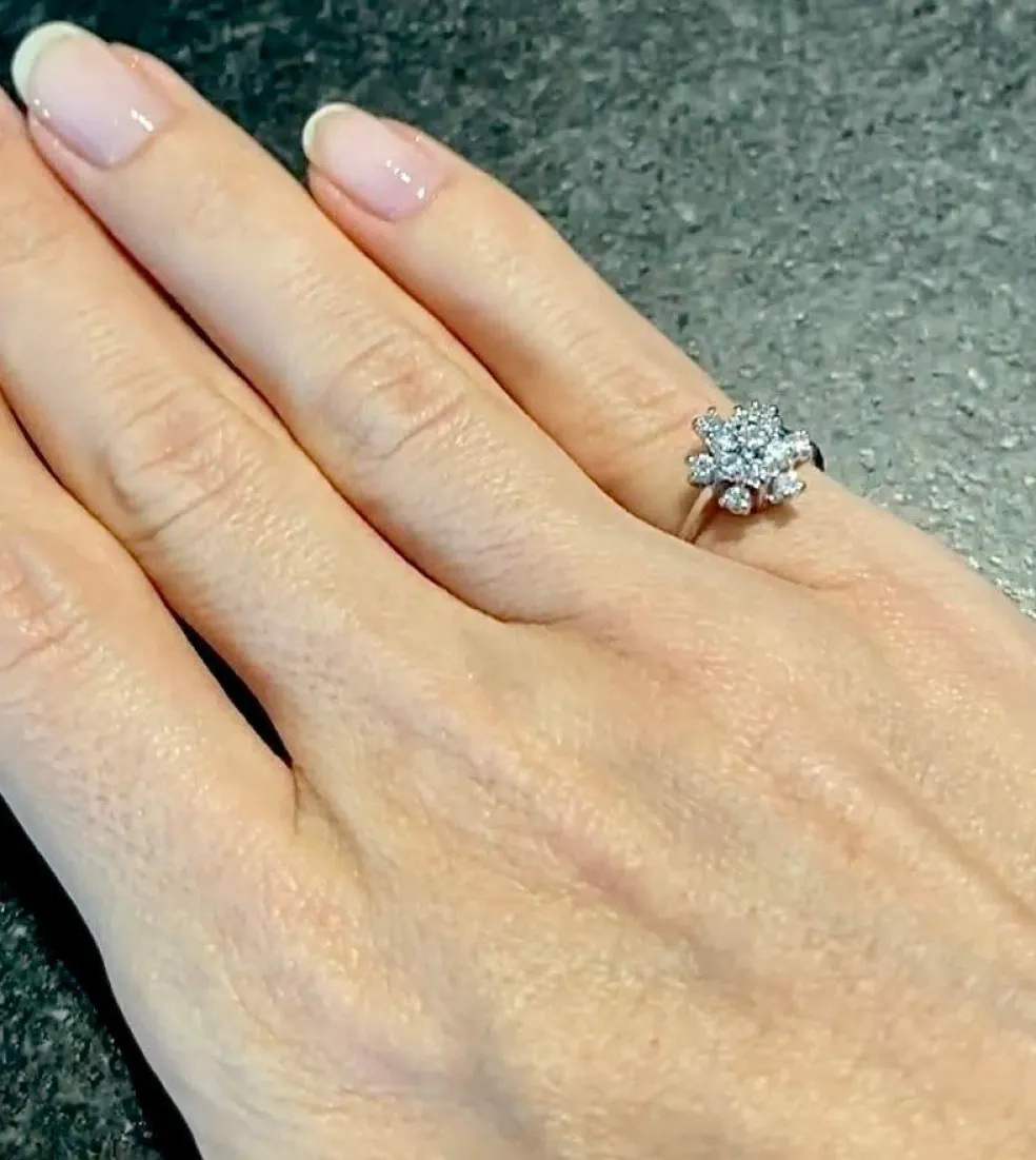 Bague fleur or blanc diamants