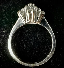 Bague fleur or blanc diamants