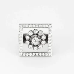 Bague fleur, or blanc et diamants