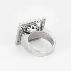 Bague fleur, or blanc et diamants