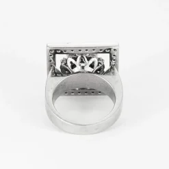 Bague fleur, or blanc et diamants